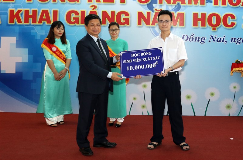 Chọn trường Đại học Lạc Hồng