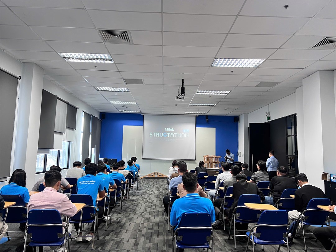 Sinh viên Khoa Kỹ thuật Công trình tham gia chinh phục Công nghệ Mitek Structathon 2026